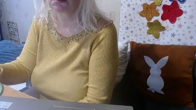 Snapshot of QueenLana chatting on 27, 10, 2025 QueenLana online show from 27, 10, 2025