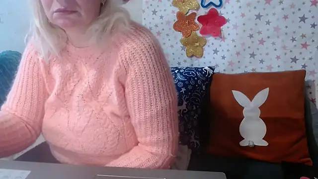 QueenLana online show from 15, 12, 2025