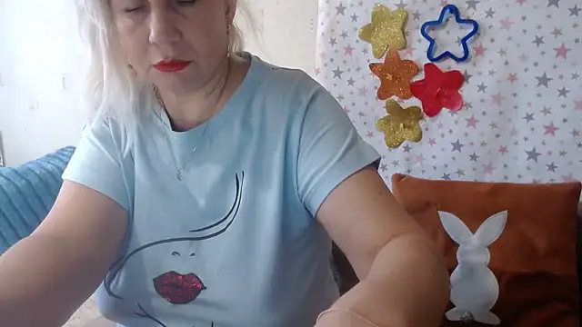 Snapshot of QueenLana chatting on 13, 11, 2025 QueenLana online show from 13, 11, 2025