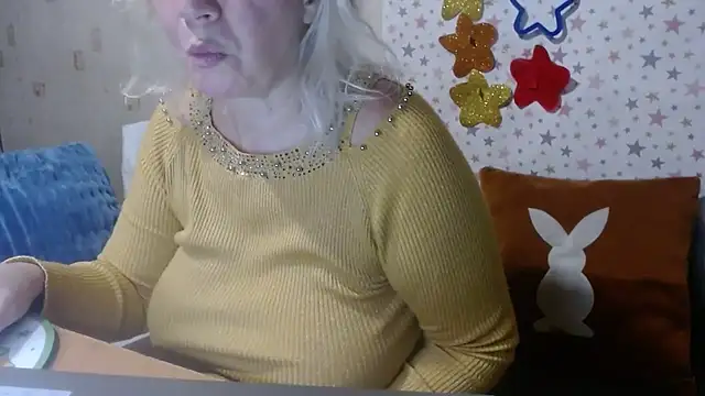 Snapshot of QueenLana chatting on 7, 11, 2025 QueenLana online show from 7, 11, 2025