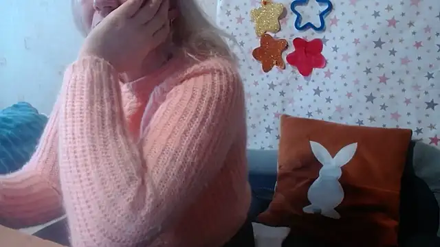 Snapshot of QueenLana chatting on 2, 12, 2025 QueenLana online show from 2, 12, 2025