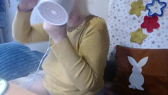 Snapshot of QueenLana chatting on 9, 10, 2025 QueenLana online show from 9, 10, 2025