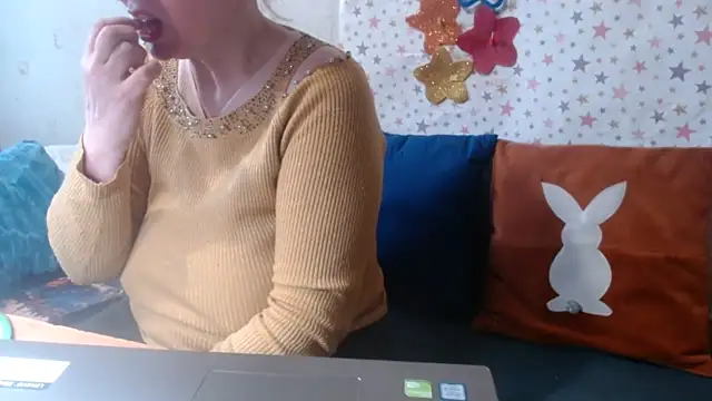 QueenLana online show from 9, 4, 2026