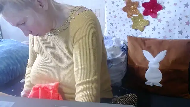 Snapshot of QueenLana chatting on 29, 10, 2025 QueenLana online show from 29, 10, 2025