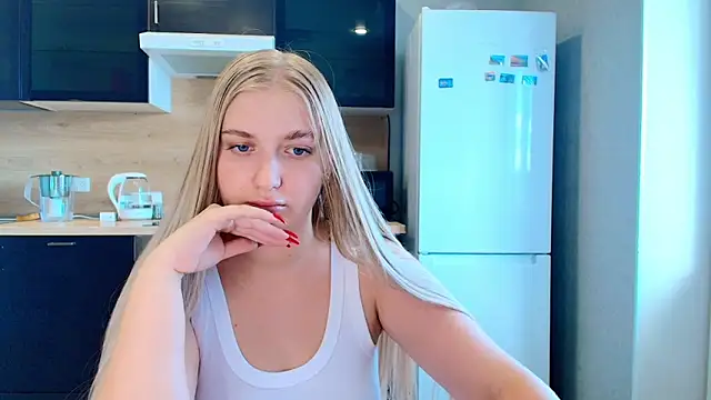 Adr1ana  online show from 28, 9, 2025