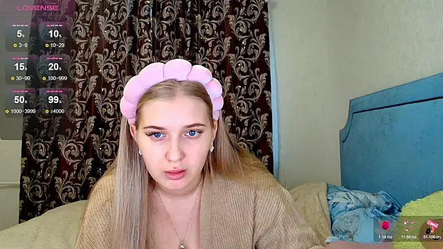 Adr1ana  online show from 3, 12, 2025