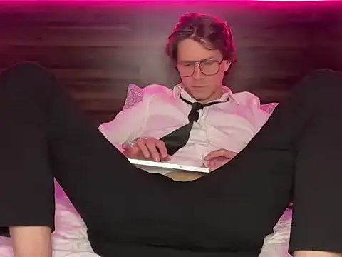 mcklister kinky feets online show from 6, 3, 2026