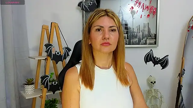 Snapshot of bella__adams chatting on 22, 10, 2025 bella adams online show from 22, 10, 2025