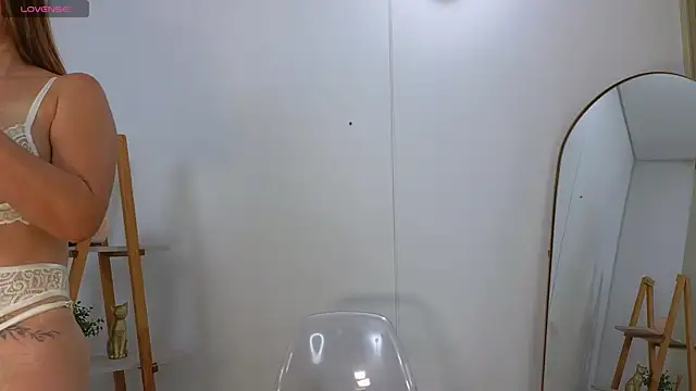 bella  adams online show from 15, 4, 2026