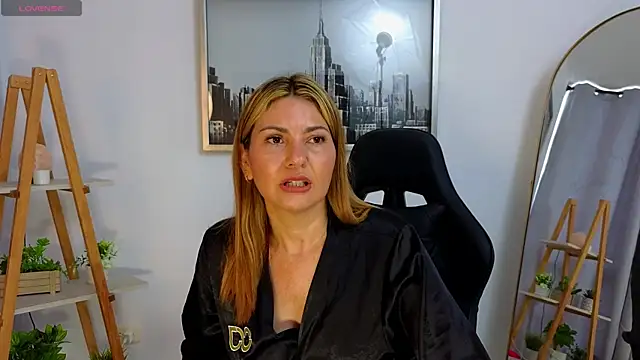 Snapshot of bella__adams chatting on 20, 10, 2025 bella adams online show from 20, 10, 2025