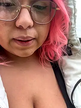 XaraRouxxx online show from 7, 11, 2025