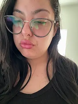 MileyGia online show from 3, 2, 2026