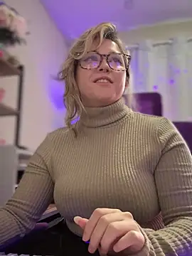 JennKenobi online show from 13, 2, 2025