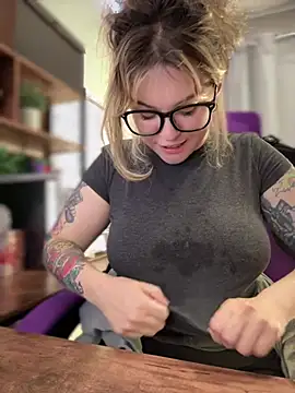 JennKenobi online show from 19, 2, 2025