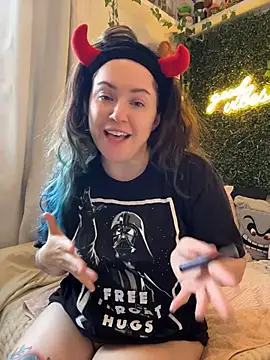 Snapshot of JennKenobi chatting on 17, 6, 2026 JennKenobi online show from 17, 6, 2026