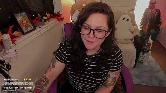 JennKenobi online show from 7, 10, 2025