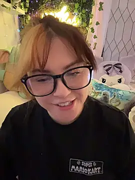 Snapshot of JennKenobi chatting on 16, 7, 2026 JennKenobi online show from 16, 7, 2026