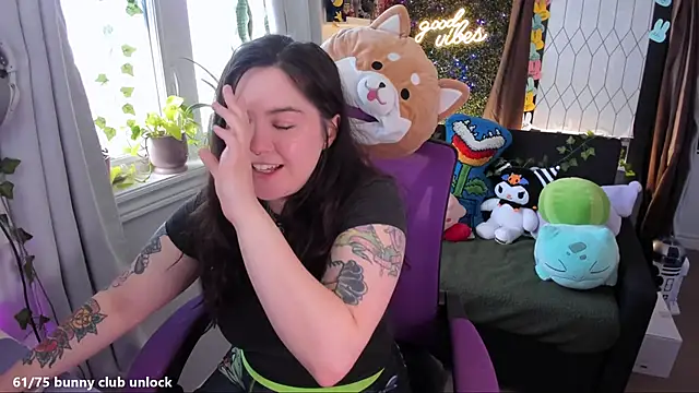 Snapshot of JennKenobi chatting on 23, 4, 2026 JennKenobi online show from 23, 4, 2026