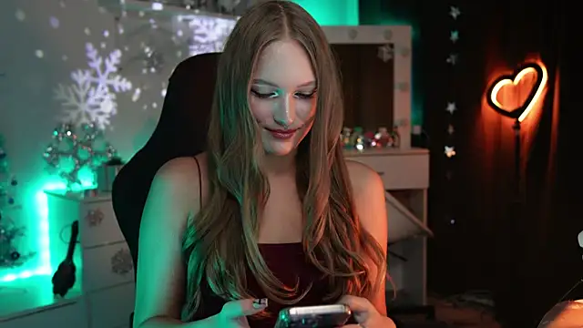 Snapshot of MrsTenderBeast chatting on 17, 12, 2025 MrsTenderBeast online show from 17, 12, 2025