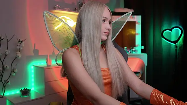 Snapshot of MrsTenderBeast chatting on 24, 11, 2025 MrsTenderBeast online show from 24, 11, 2025