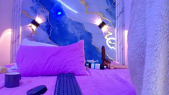 lorrayne  online show from 28, 11, 2025