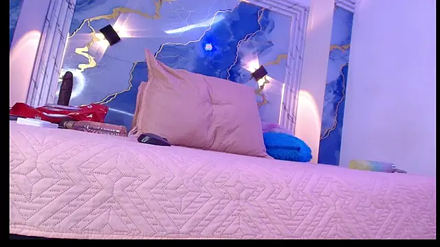 lorrayne  online show from 8, 11, 2025