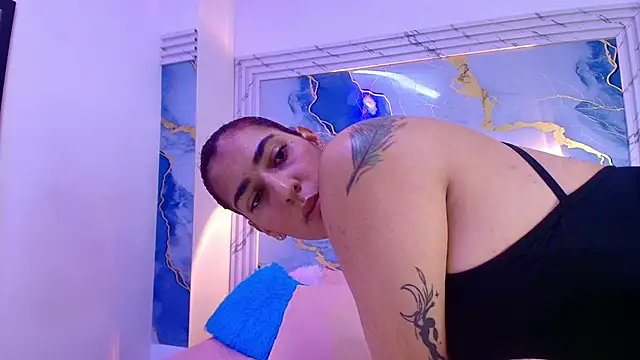 lorrayne  online show from 5, 11, 2025