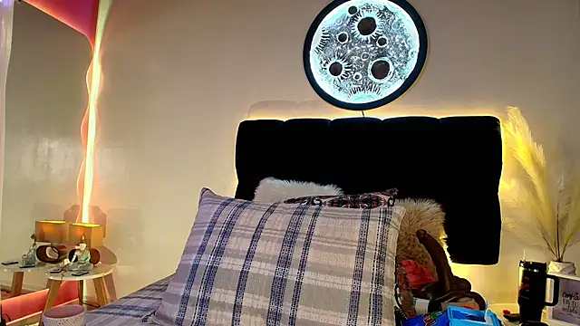 lorrayne  online show from 8, 4, 2026