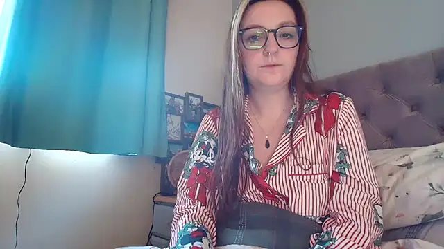 short sweetpea online show from 30, 11, 2025