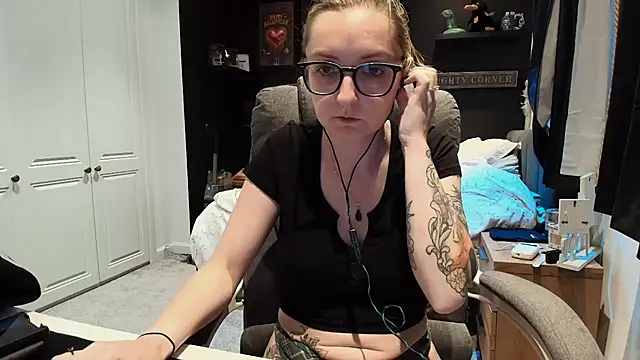 short sweetpea online show from 22, 9, 2025