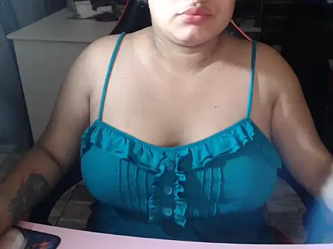 Hilarybunnyy online show from 2, 12, 2025