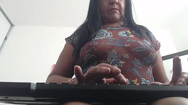 Snapshot of katiehotx chatting on 10, 6, 2026 katiehotx online show from 10, 6, 2026