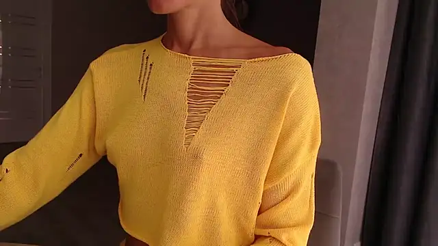 Varonica Caprii online show from 6, 10, 2025