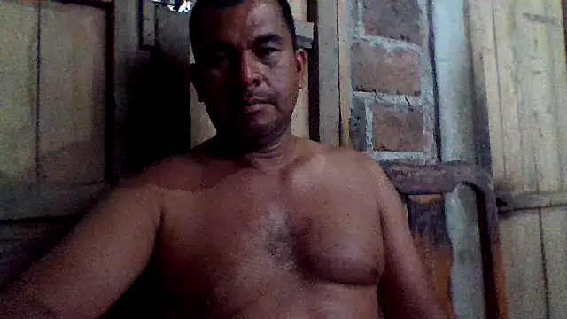 Snapshot of axomen chatting on 8, 10, 2025 axomen online show from 8, 10, 2025