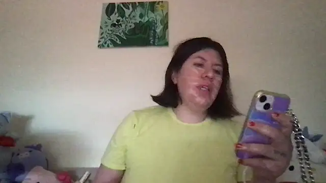 Snapshot of HYPHYtype chatting on 10, 6, 2026 HYPHYtype online show from 10, 6, 2026