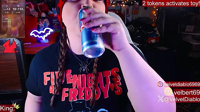 VelvetDiablo online show from 17, 9, 2025