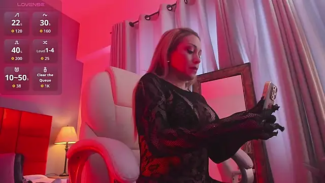 Holly madison  online show from 26, 9, 2025