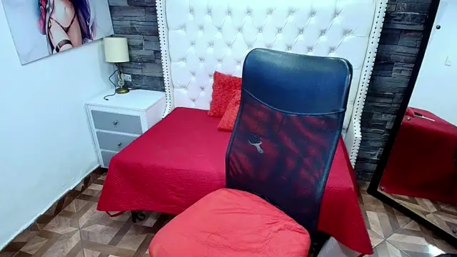 Snapshot of TRINY_TS chatting on 14, 7, 2026 TRINY TS online show from 14, 7, 2026