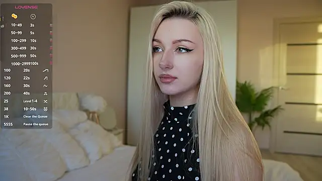 CatchMe1 online show from 8, 10, 2025