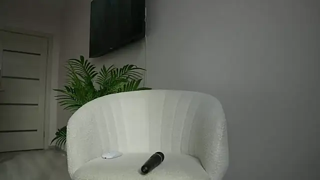 CatchMe1 online show from 10, 4, 2026