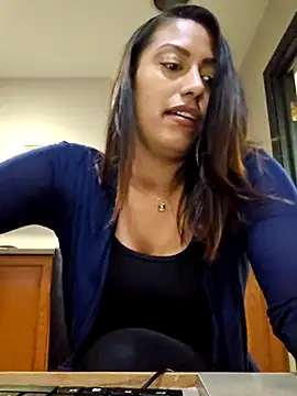 Snapshot of Nikkierosee chatting on 4, 3, 2025 Nikkierosee online show from 4, 3, 2025