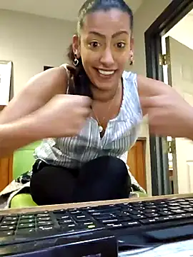 Snapshot of Nikkierosee chatting on 21, 2, 2025 Nikkierosee online show from 21, 2, 2025