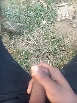 Snapshot of FinableKnee chatting on 15, 12, 2025 FinableKnee online show from 15, 12, 2025