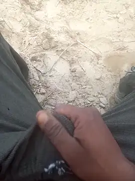 Snapshot of FinableKnee chatting on 14, 12, 2025 FinableKnee online show from 14, 12, 2025