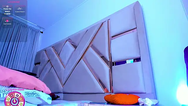 ashelydainii online show from 6, 3, 2025