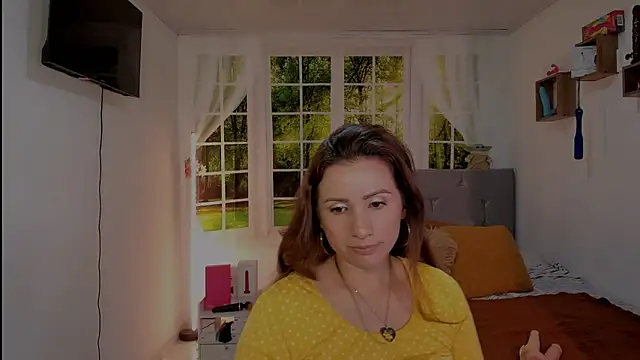 vanessabrown  online show from 3, 5, 2026