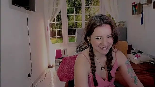 vanessabrown  online show from 9, 5, 2026