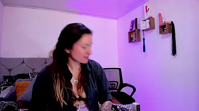 vanessabrown  online show from 3, 10, 2025