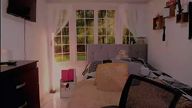 vanessabrown  online show from 31, 5, 2026