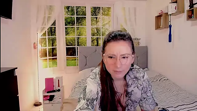vanessabrown  online show from 16, 6, 2026